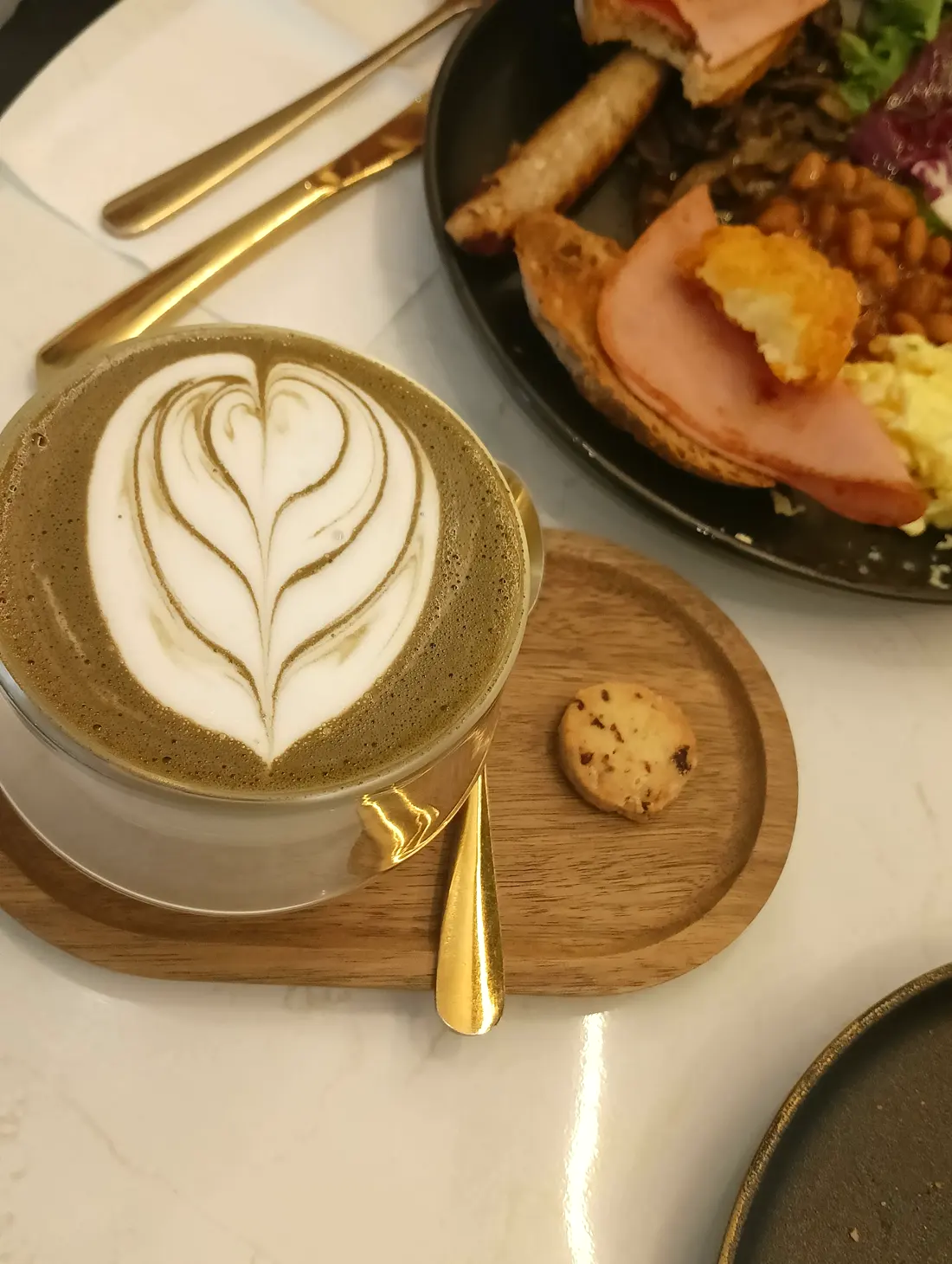 Kopi specialty dan kek